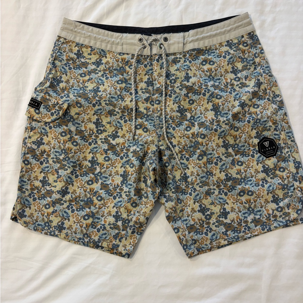 VISSLA Blue and Tan Floral Men's Hybrid Shorts